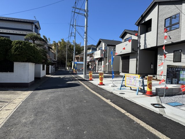 流山市加１丁目新築戸建【流山北小学校：2分】の前面道路含む現地写真|南東側前面道路