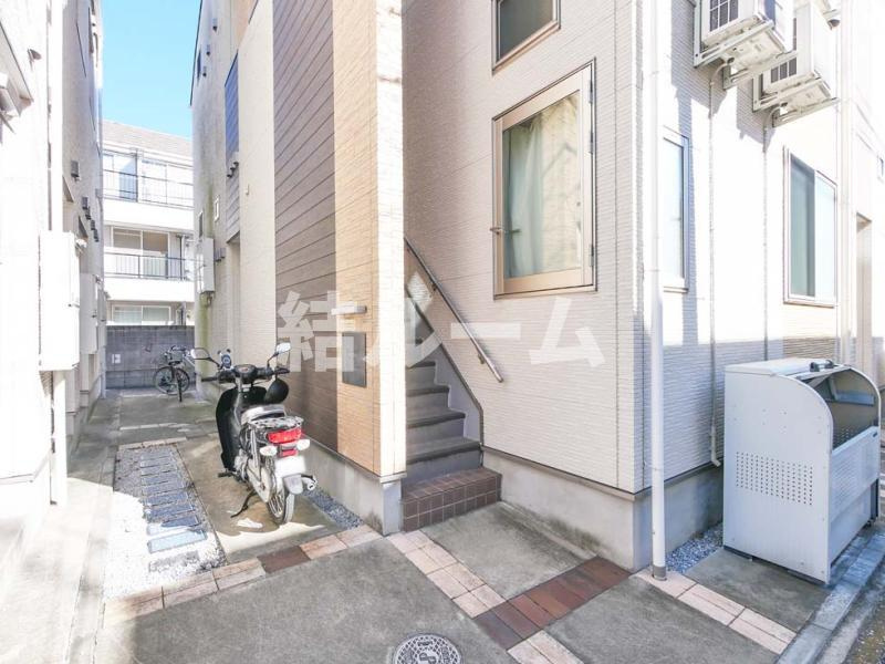 豊島区南長崎２丁目のアパートのエントランス