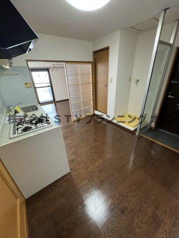 仲介手数料０円！泉2000の居間・リビング