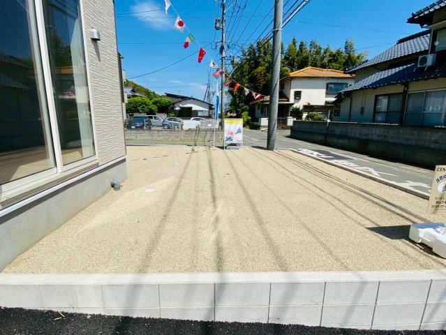 クレイドルガーデン／菊陽町津久礼第10／1号棟の前面道路含む現地写真