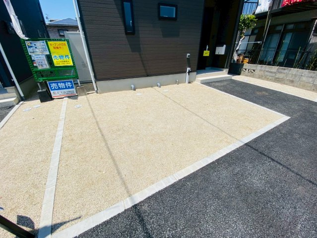 クレイドルガーデン／熊本市東区下江津第２／１号棟の駐車場|砂利部分を整備すると更に駐車スペースを確保できます♪