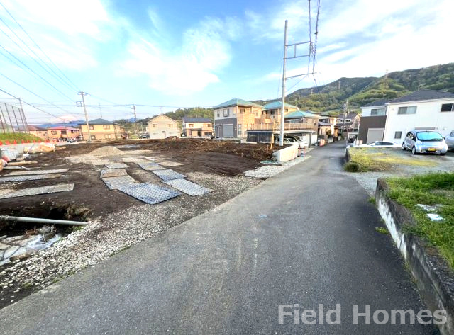 秦野市東田原売地　№3の前面道路含む現地写真|前面道路含む現地写真です