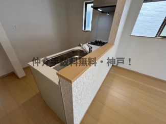 【キッチン】 | 神戸市垂水区桃山台3丁目　新築戸建1号棟　仲介手数料無料！ | お料理しやすいキッチンです