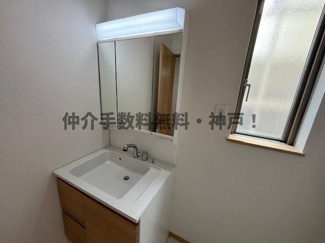 【独立洗面台】 | 神戸市垂水区桃山台3丁目　新築戸建1号棟　仲介手数料無料！ | 朝の身支度には欠かせない独立洗面化粧台