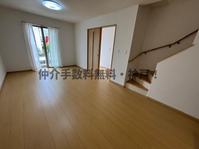 【居間・リビング】 | 神戸市垂水区桃山台3丁目　新築戸建1号棟　仲介手数料無料！ | こちらの居間で趣味の時間をお楽しみください