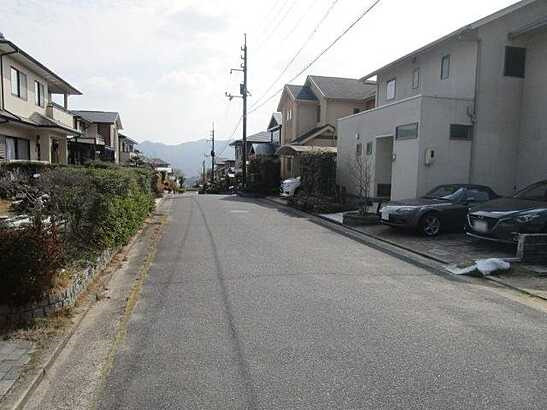 【前面道路含む現地写真】