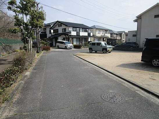 【前面道路含む現地写真】