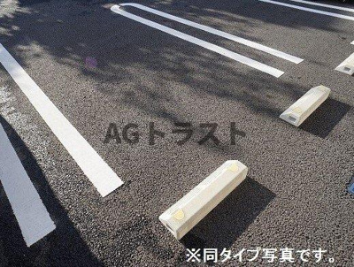 【駐車場】 | アーバンヒルズⅤ | 車をお持ちの方に嬉しい駐車場付きの物件です