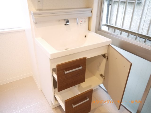 【独立洗面台】 | サンリーフ王子 | ２０１４年リフォーム完工時のお部屋写真です。