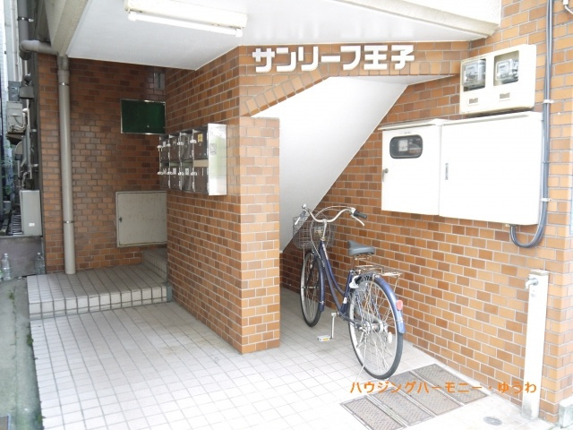 【その他共用部分】 | サンリーフ王子 | タイル張りのおしゃれなエントランス。