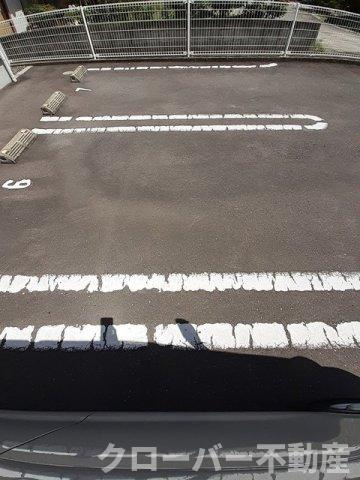 グランド・ソレイユの駐車場