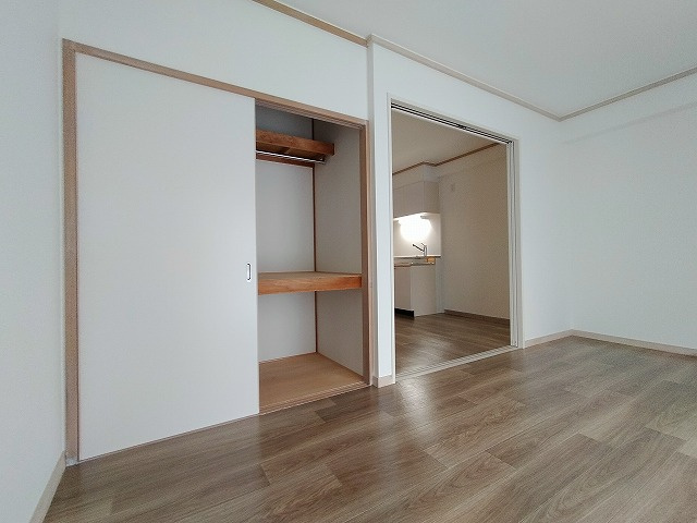 神戸市兵庫区西出町１丁目の賃貸マンションの収納