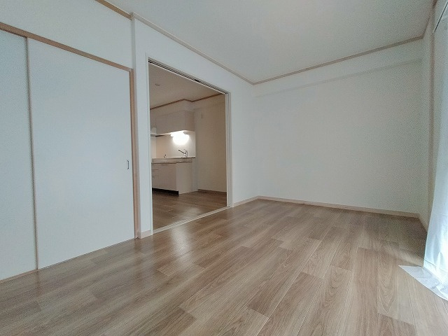 神戸市兵庫区西出町１丁目の賃貸マンションの内装|洋室