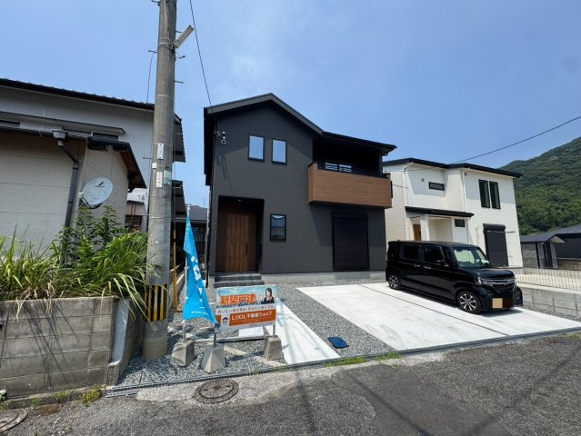 ーBloomーブルームー小倉南区徳吉東4丁目1期　【小倉南区　新築戸建て】の外観|木のぬくもりとモダンが調和したお洒落な外観♪【小倉南区　新築戸建て】