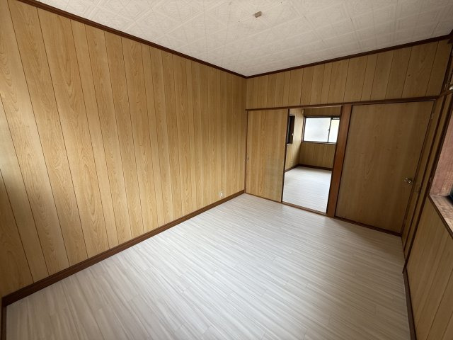 蔵之宮町戸建の洋室