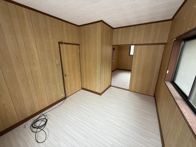 蔵之宮町戸建の洋室