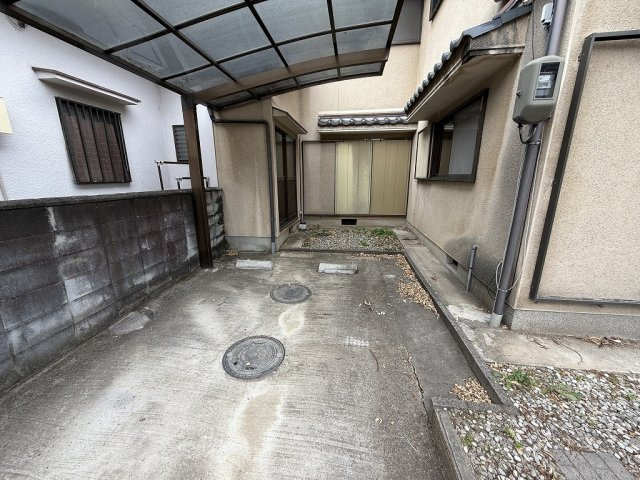 蔵之宮町戸建の駐車場