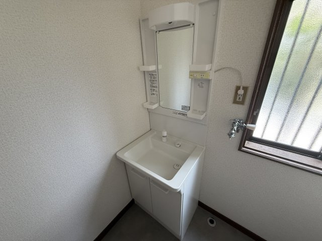 蔵之宮町戸建の独立洗面台