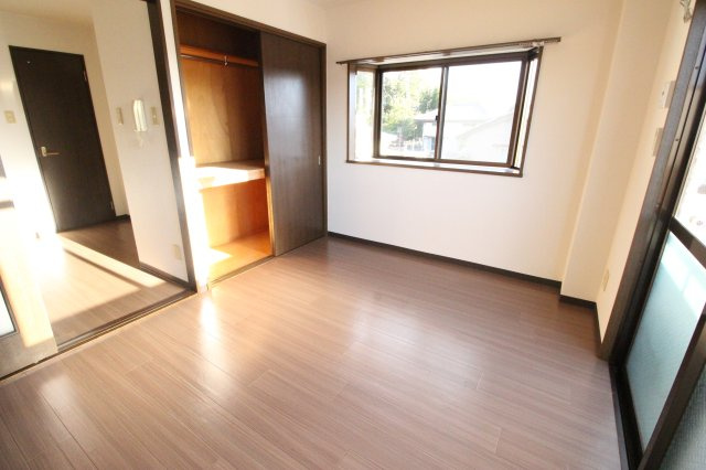 【寝室】 | プラザダイエー草津 | 落ち着いた色調の寝室です