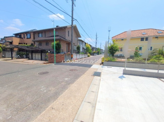 【前面道路含む現地写真】