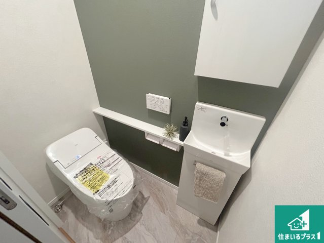 神戸市北区緑町　新築一戸建てのトイレ|1・2階の2ヶ所にあるので、朝の忙しい時間の順番待ちもなく、深夜の利用にも大変便利です。