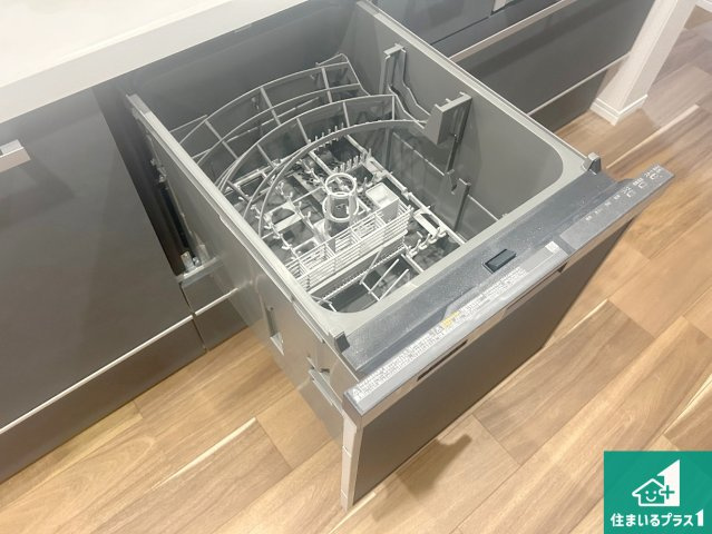 神戸市北区緑町　新築一戸建ての設備|食事後の一仕事、食器洗いをボタン一つでお任せできちゃいます！場所を取らないビルトイン式なので、お料理スペースもしっかり確保！