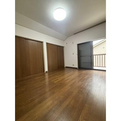 鶴羽田町貸戸建の洋室