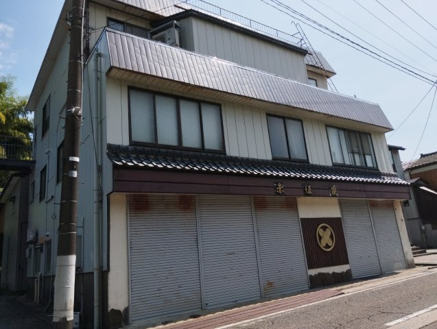 見附市細越1丁目中古店舗住宅付き（旧割烹赤坂家）の外観
