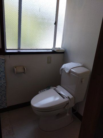 見附市細越1丁目中古店舗住宅付き（旧割烹赤坂家）のトイレ