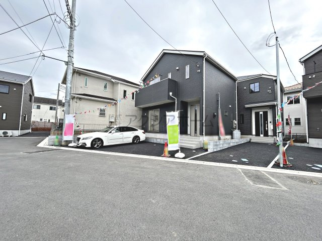 狭山市狭山・全3棟　新築一戸建　3号棟の駐車場|車種に依りますが、並列2台駐車可能です