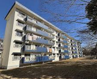 【外観】 | 忙しく過ぎゆく日常を置き去るほど、ゆったりした時間が流れる住環境♪♪『快適』は「家」と「街」と「環境」が調和した時に訪れるだと改めて感じさせてくれます。時間の経過と共に味わいが出る素敵な空間へ！！