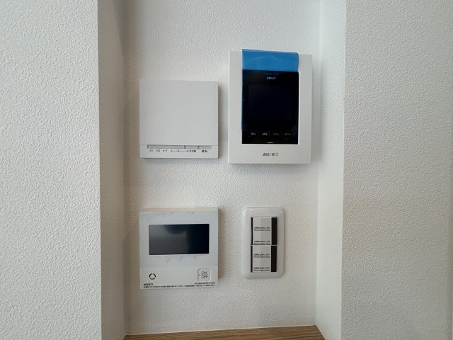 練馬区小竹町1丁目 限定1棟の居間・リビング|頭寒足熱で理想的に空間を暖める床暖房を設置