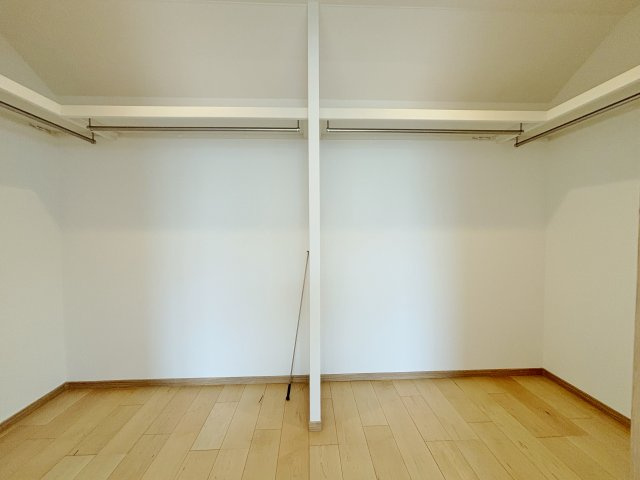 練馬区小竹町1丁目 限定1棟の収納|2階7.9帖洋室　WIC
大容量、約2.7帖分のウォークインクローゼット付
衣類の他にもたっぷりしまえて便利な仕様