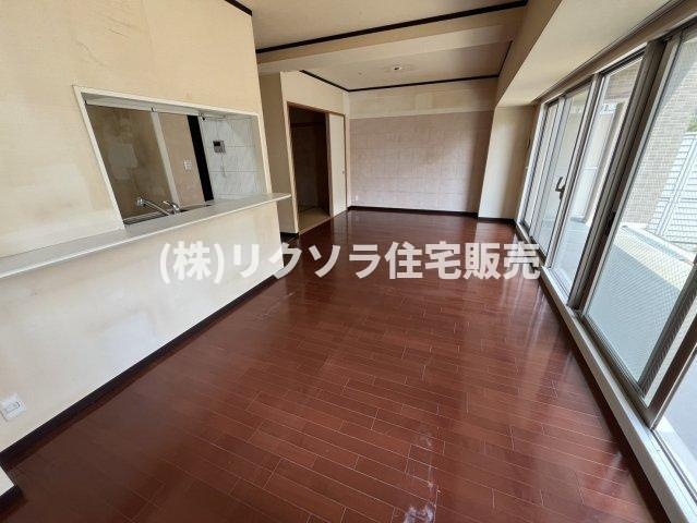 グランスイート香里園のキッチン|LDK19.1帖
■物件内覧・資金計画相談・住宅ローン相談、リフォーム相談、お問合せ受付中■
※当日・翌日のご内覧、ご相談はお電話でのお問合せがスムーズです！