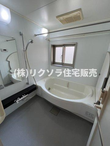 グランスイート香里園の浴室|窓、浴室乾燥機付き
■物件内覧・資金計画相談・住宅ローン相談、リフォーム相談、お問合せ受付中■
※当日・翌日のご内覧、ご相談はお電話でのお問合せがスムーズです！