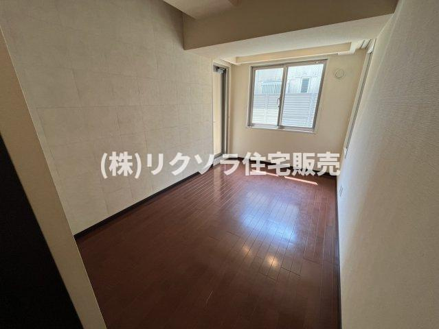 グランスイート香里園の寝室|洋室6.1帖
■物件内覧・資金計画相談・住宅ローン相談、リフォーム相談、お問合せ受付中■
※当日・翌日のご内覧、ご相談はお電話でのお問合せがスムーズです！