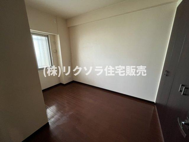 グランスイート香里園の子供部屋|洋室5.0帖
■物件内覧・資金計画相談・住宅ローン相談、リフォーム相談、お問合せ受付中■
※当日・翌日のご内覧、ご相談はお電話でのお問合せがスムーズです！