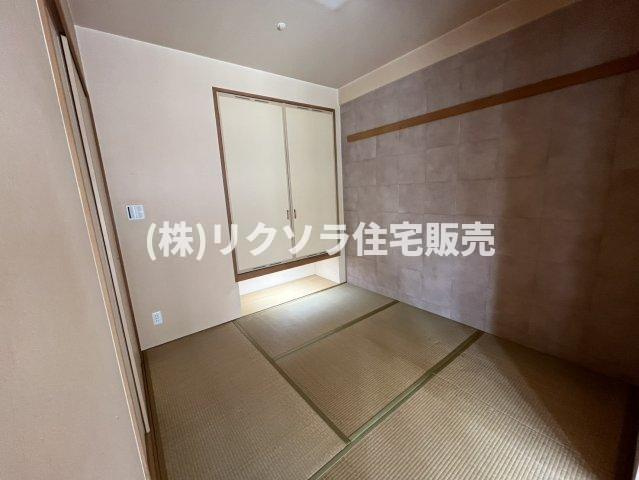 グランスイート香里園の和室|和室4.5帖
■物件内覧・資金計画相談・住宅ローン相談、リフォーム相談、お問合せ受付中■
※当日・翌日のご内覧、ご相談はお電話でのお問合せがスムーズです！