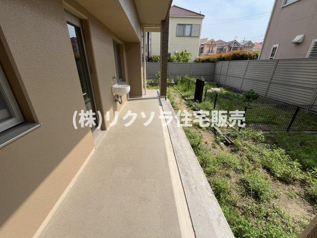 グランスイート香里園のバルコニー|広々庭付き
■物件内覧・資金計画相談・住宅ローン相談、リフォーム相談、お問合せ受付中■
※当日・翌日のご内覧、ご相談はお電話でのお問合せがスムーズです！