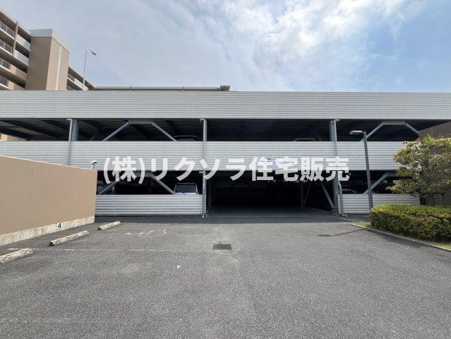 グランスイート香里園の駐車場|■物件内覧・資金計画相談・住宅ローン相談、リフォーム相談、お問合せ受付中■
※当日・翌日のご内覧、ご相談はお電話でのお問合せがスムーズです！