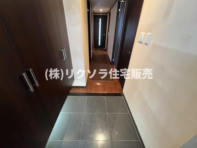 グランスイート香里園の内装|玄関内部
■物件内覧・資金計画相談・住宅ローン相談、リフォーム相談、お問合せ受付中■
※当日・翌日のご内覧、ご相談はお電話でのお問合せがスムーズです！