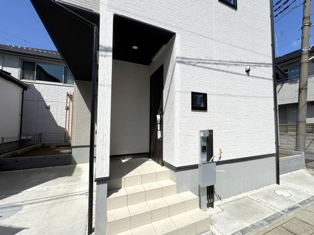 市川市曽谷７丁目新築戸建【曽谷小学校：6分】のエントランス|エントランス・玄関ポーチ