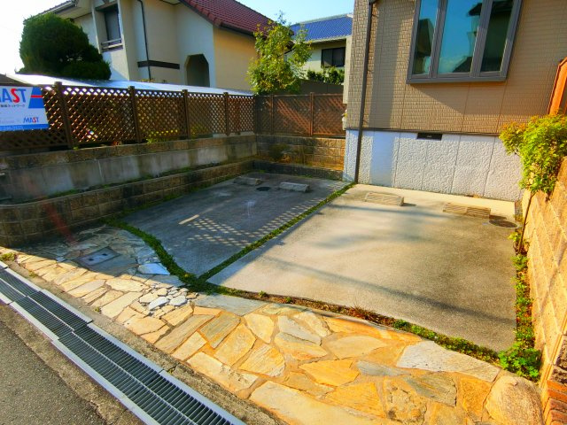 宮山台A棟の駐車場