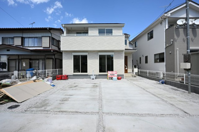 【駐車場】 | 太田市大原町第7　新築　一建設 | 並列駐車可能なカースペースです！お客様も遊びに来やすいですね♪
