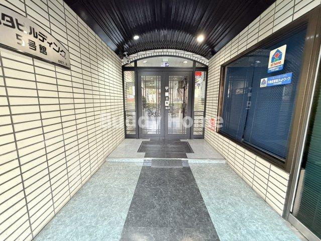 カツタビルディング5号館のエントランス