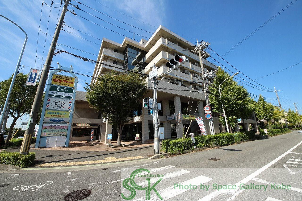 学園西カレッジハイツの外観