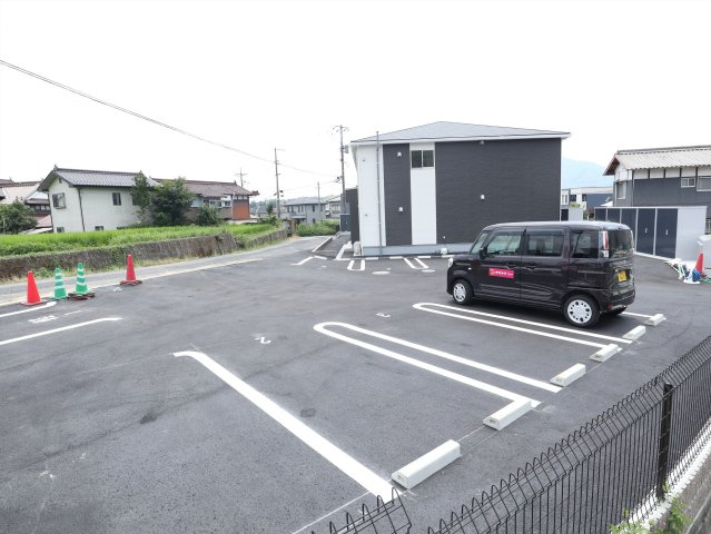 Hale ELUEKOの駐車場