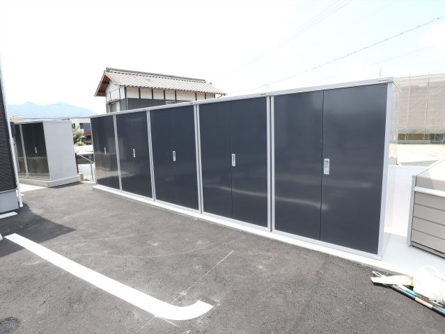 Hale ELUEKOの駐車場