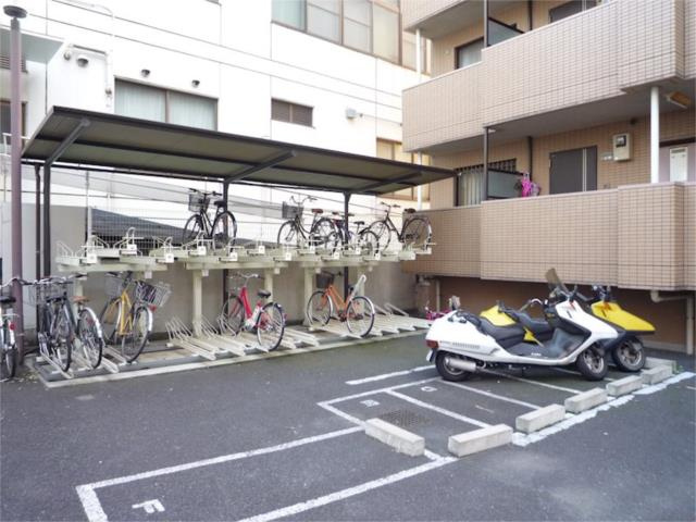 調布市多摩川３丁目の賃貸マンションの駐車場