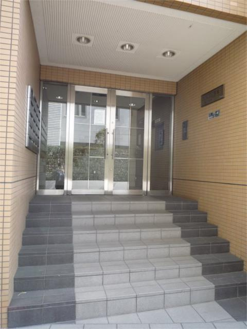 調布市多摩川３丁目の賃貸マンションのエントランス